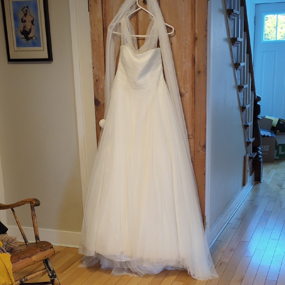 Classic Strapless Tulle A-Line Wedding Dress in Ivory